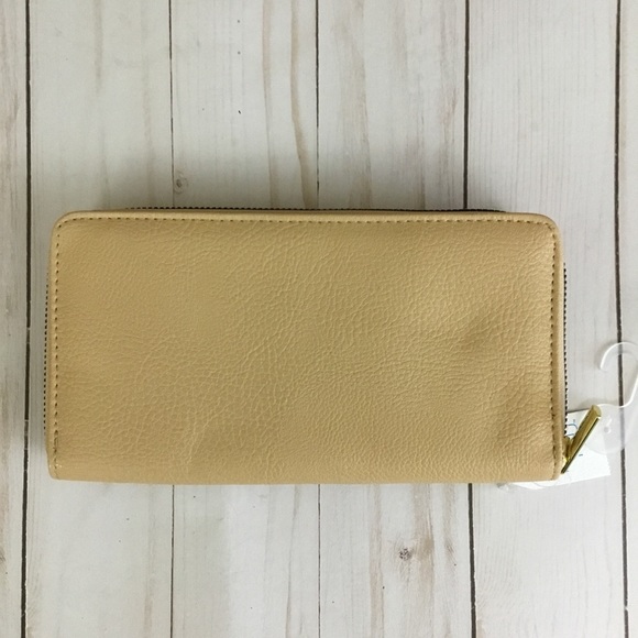 Time and Tru Tan Victoria DeDe Wallet NWT - Picture 2 of 4